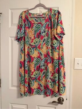 HEIMISH USA Pink Paisley Short Sleeve Tunic